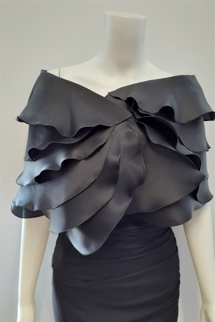 This wrap is made of double sided satin faced organza. It features 10 purl edged ruffles and is available is several colors: Measurements: 53" xx 12.5"
