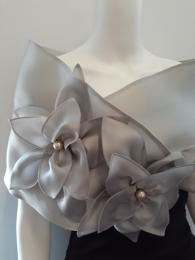 Wrap with two Flowers